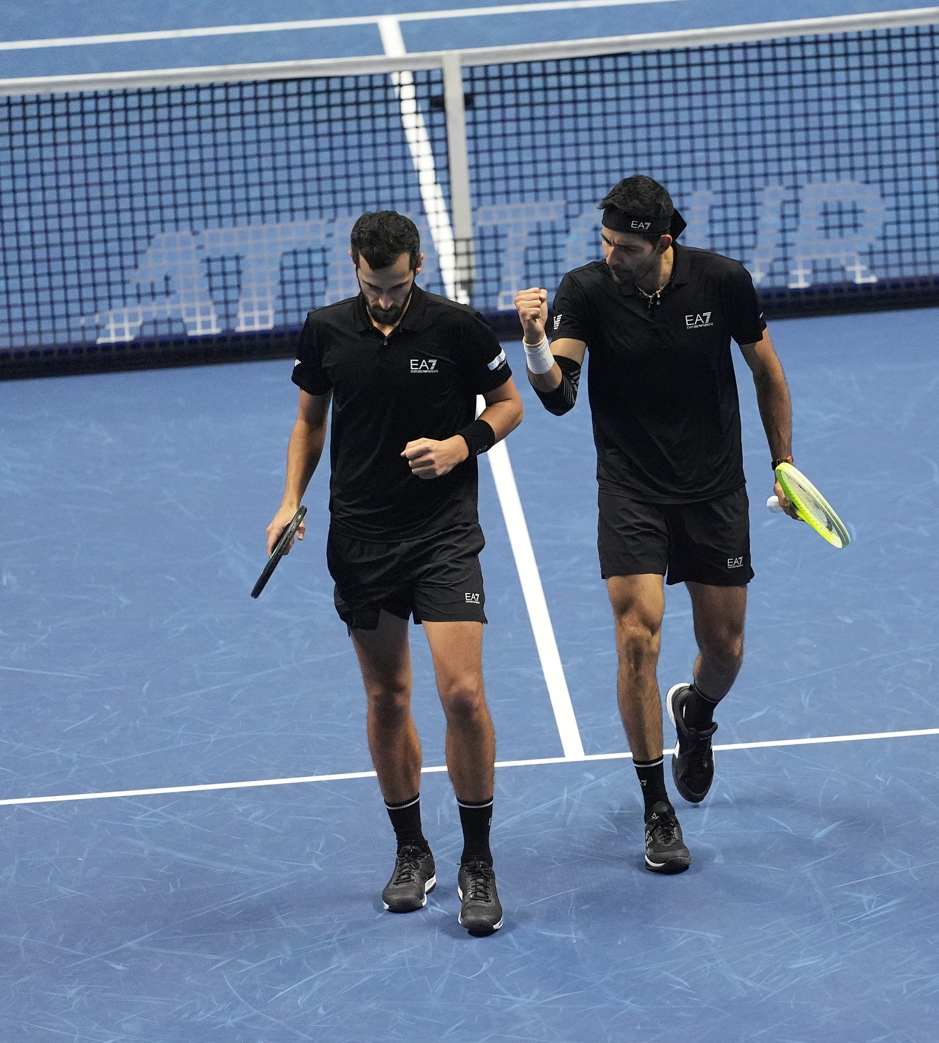 LOL英雄联盟投注竞猜-英国网球队鏖战世界网球队，瓦林卡三分雨点燃全场