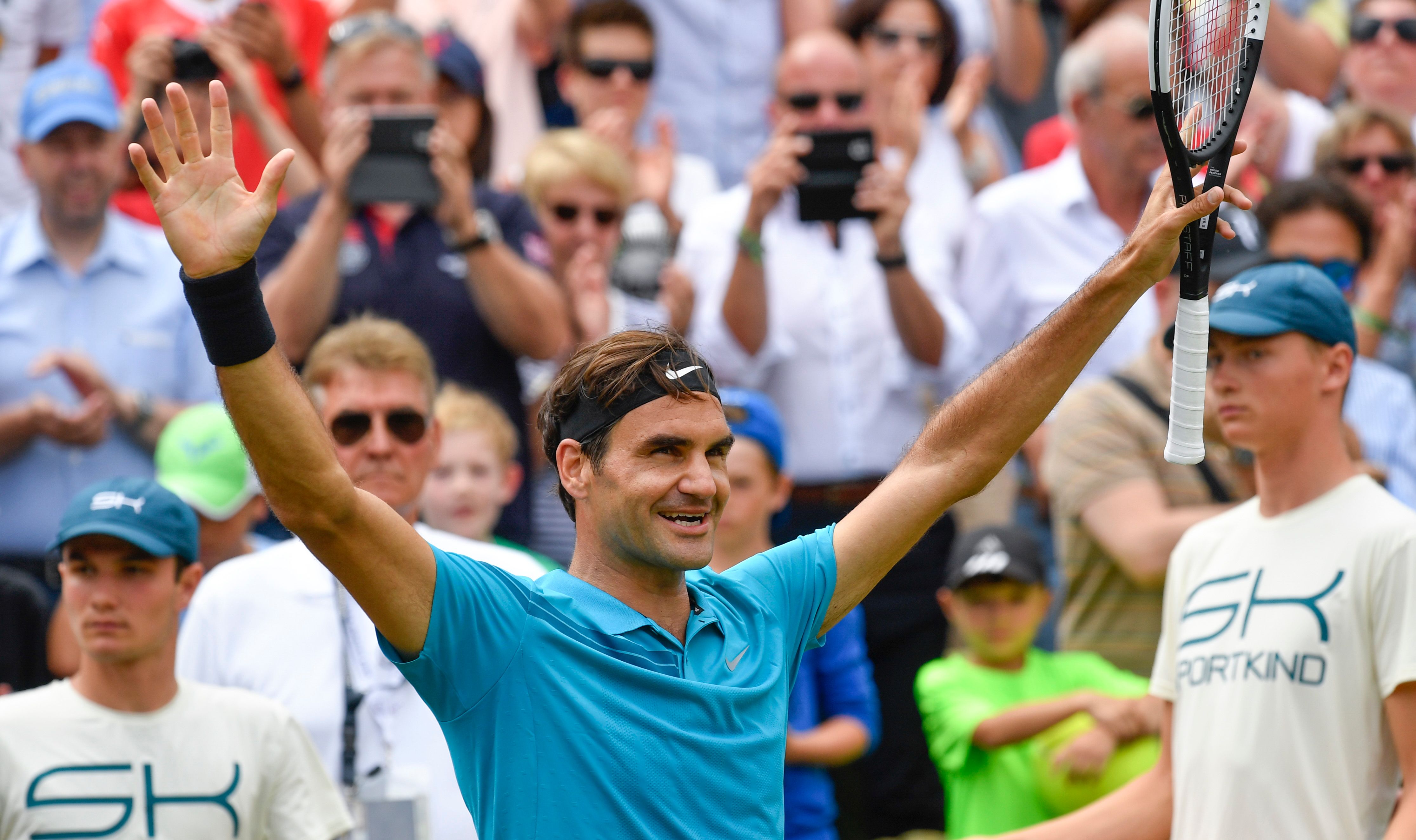 LOL电竞动态-英国网球队绝杀西班牙网球队，费德勒高光表现的简单介绍