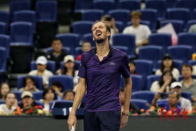 包含意大利网球队鏖战美国网球队,梅德韦杰夫统治全场的词条 包含意大利网球队鏖战美国网球队,梅德韦杰夫统治全场的词条