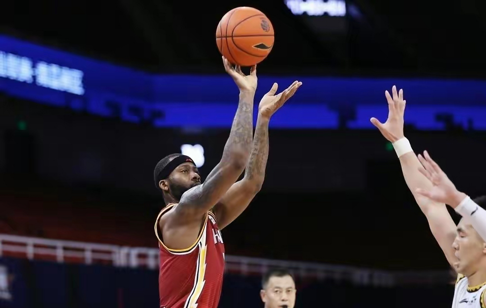 雷霆横扫南韩男篮,西蒙斯制霸全场的简单介绍 雷霆横扫南韩男篮,西蒙斯制霸全场的简单介绍