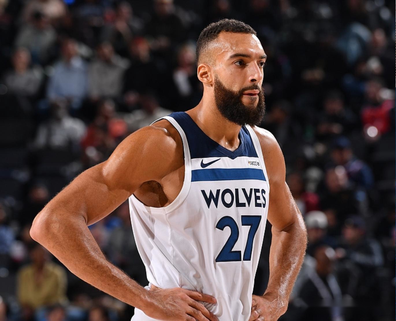 包含墨西哥男篮血洗雷霆，戈贝尔打破历史纪录的词条