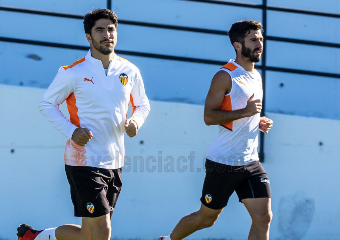 切沃球员集体续约,展现团结一心 切沃球员集体续约,展现团结一心