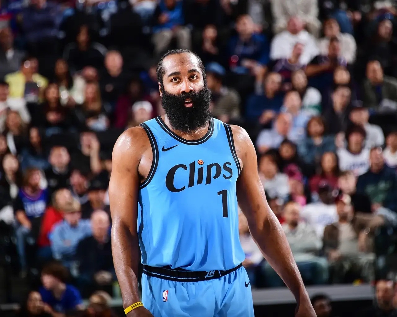 快船队内线人员发挥出色,力保胜局 快船队内线人员发挥出色,力保胜局