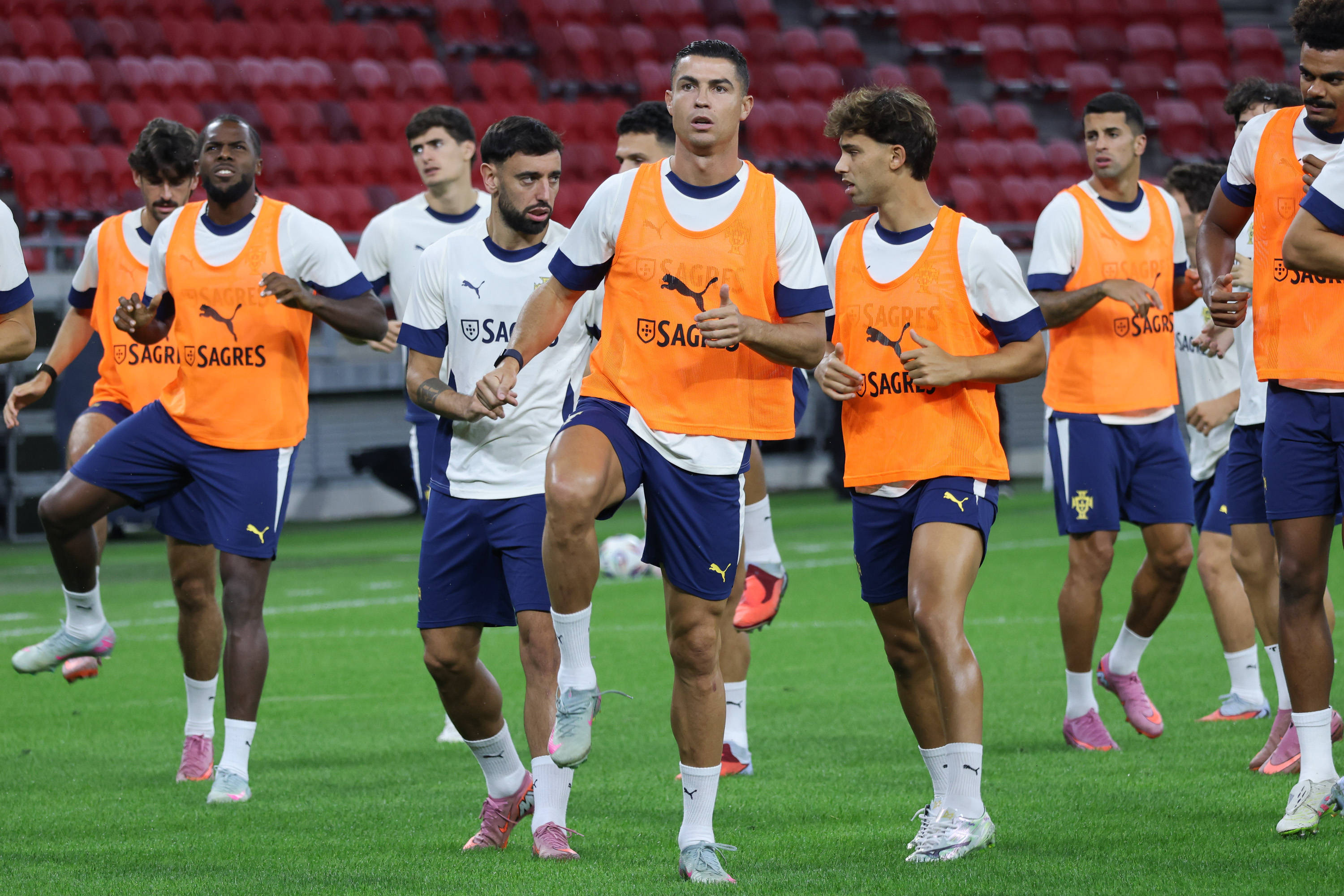 弗尔纳西队在比赛中屡建奇功,一往无前 弗尔纳西队在比赛中屡建奇功,一往无前