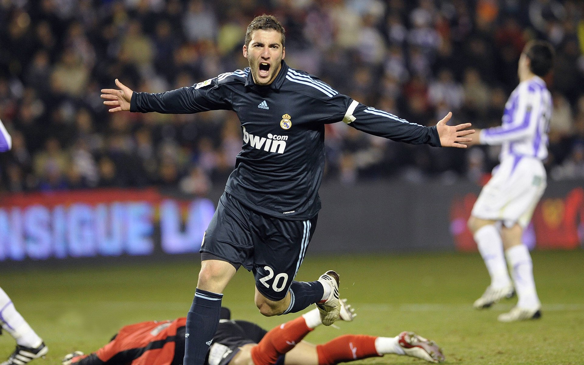 双线焦点，德甲争冠天王山之战与广东铁骑冲垮热火启示录