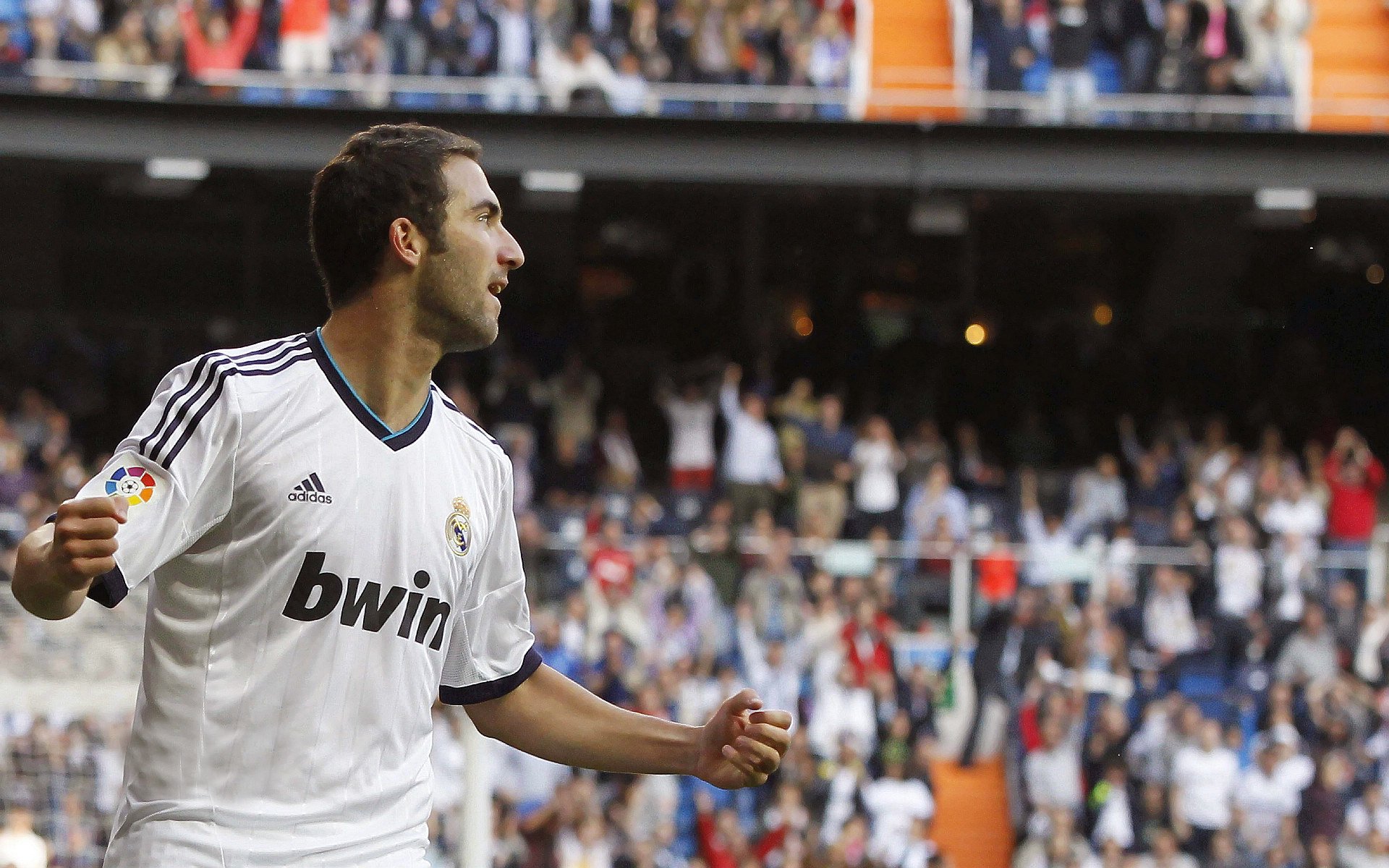 战术棋局中的绝对掌控，阿拉巴调度如臂使指，曼城轻取皇马展露冠军相