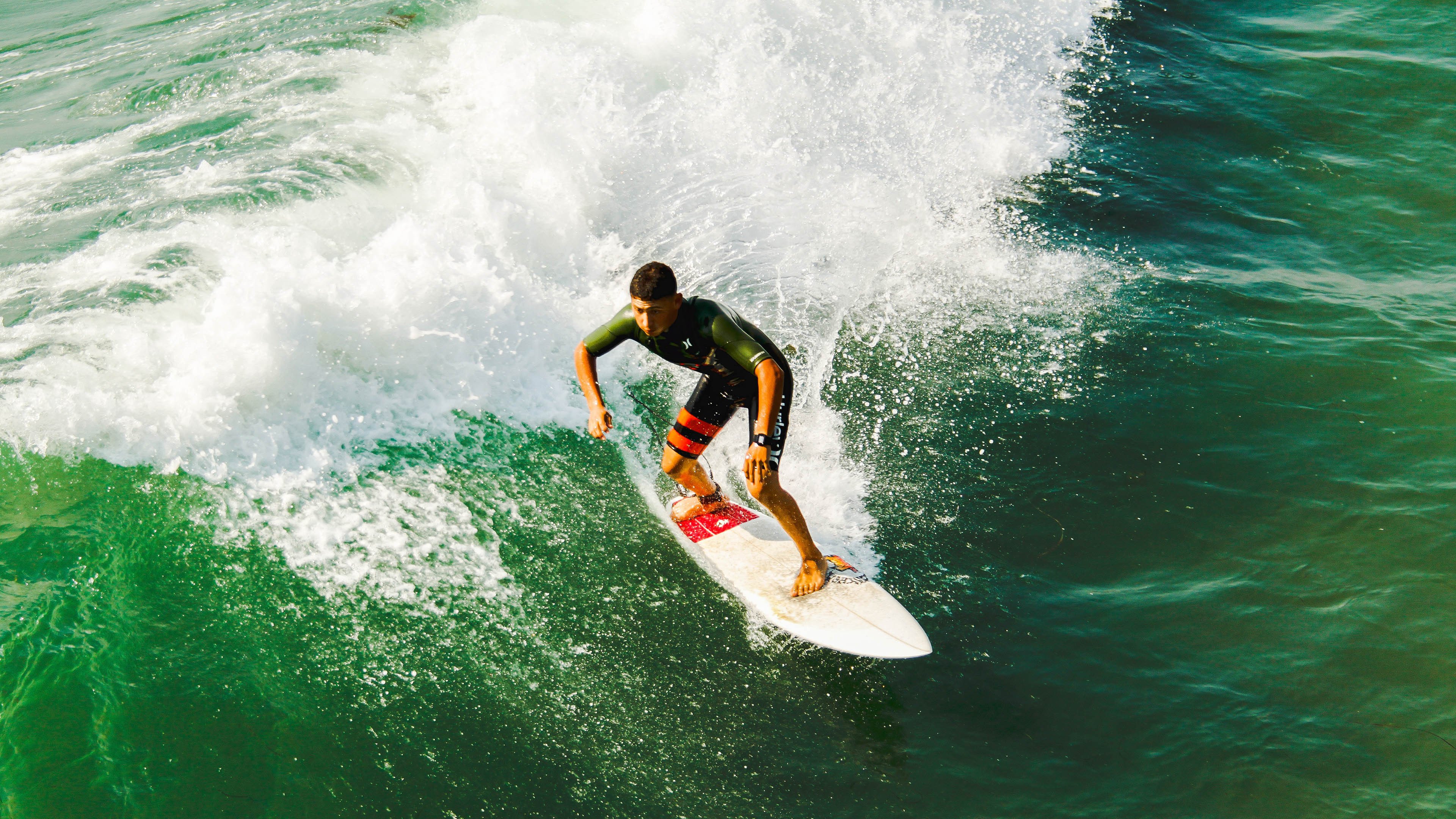 魔都新王，王哲林惊艳四座，上海男篮险胜火箭点燃希望